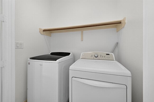 Building Photo - 2506 Maxroy St