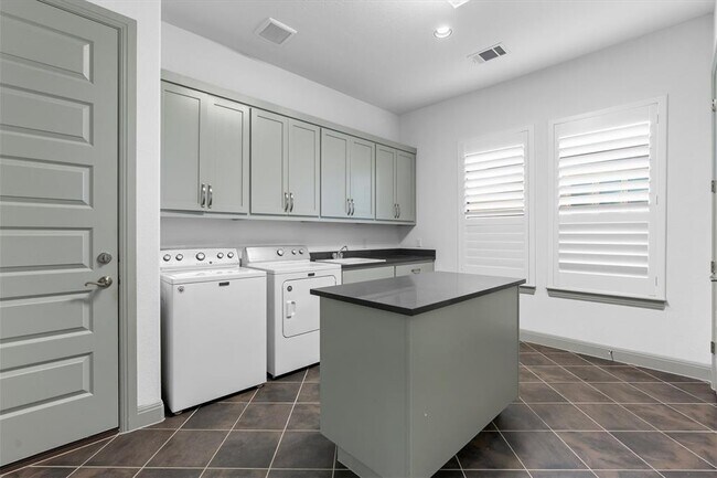 Building Photo - 16516 Leopold Trail