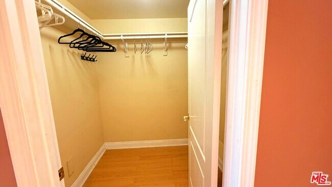 Building Photo - 421 E Santa Anita Ave