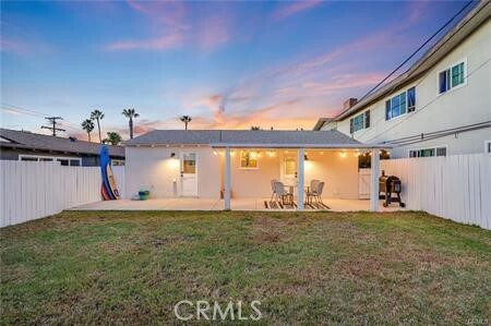 Building Photo - 325 W Avenida Palizada