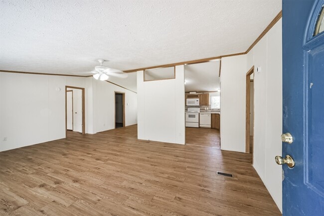 Building Photo - 33205 Wedgewood Dr