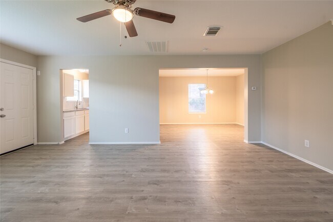 Building Photo - 10223 Revelstoke Dr