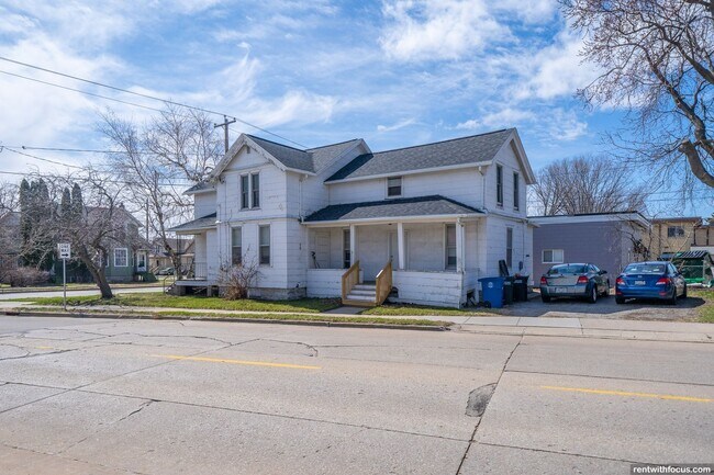 Building Photo - 704 Otter Ave