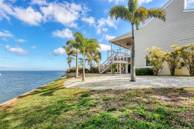 Building Photo - 3601 Coquina Key Dr SE