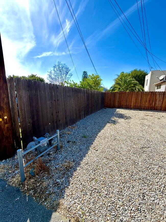 Building Photo - Adorable Downtown Upland Bungalow