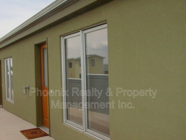 Building Photo - 3200 Carbon Pl