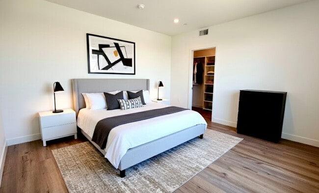 Building Photo - Luxury NoHo Brand New Units!