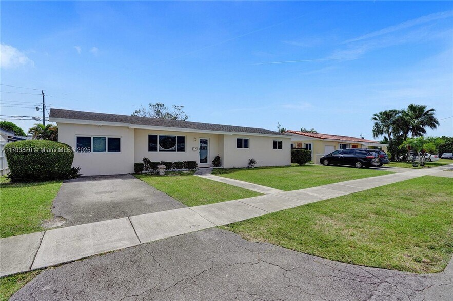 Building Photo - 5811 SW 95th Ct