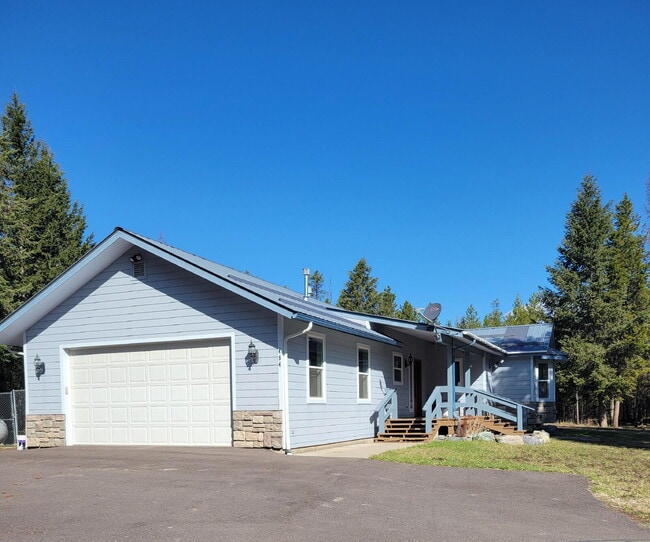 Building Photo - 2 Bedroom, 2 Bath