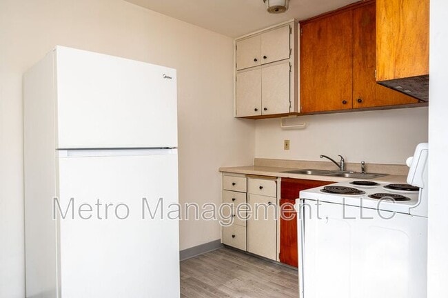 Building Photo - 8307 N Fowler Ave