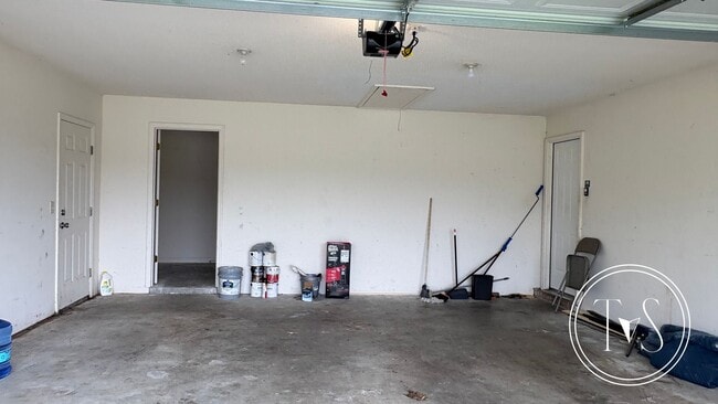 Building Photo - RATE DROP ALERT (was $2200/month) and MOVE-IN SPECIAL: 1st FULL MONTH'S RENT FREE*