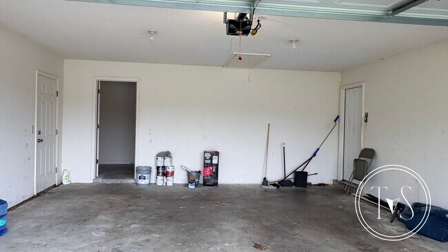 Building Photo - RATE DROP ALERT (was $$2600/month) and FAL...