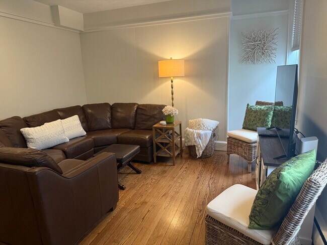 Building Photo - 26 Summer St