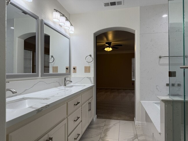 Building Photo - Lovely 5/3 with a desirable downstairs bedroom.