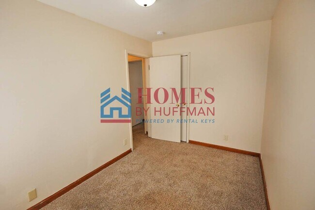 Building Photo - 1215-1215 Joan Ave