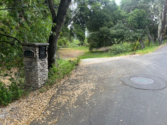 Building Photo - 15480 Peach Hill Rd