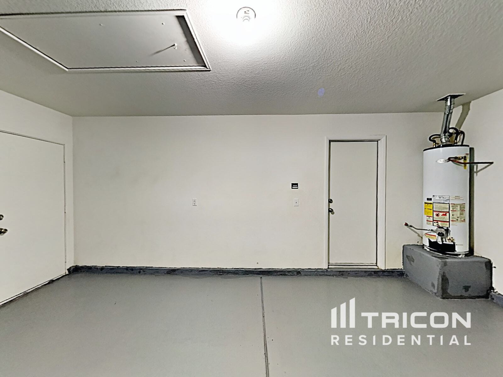 Building Photo - 610 Largo Azul Ave