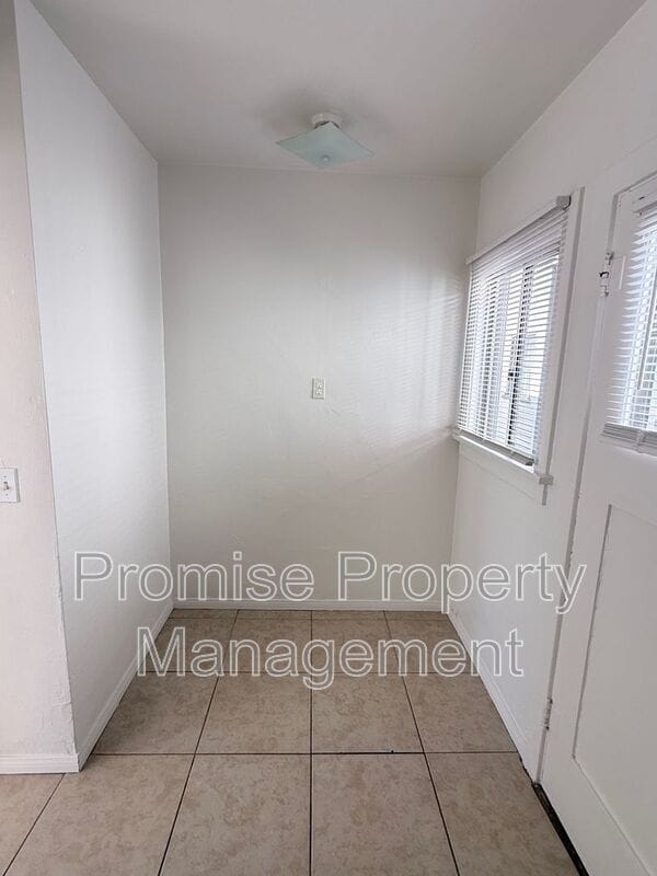 Building Photo - 608 Surfrider Way