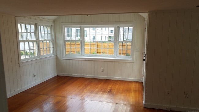 Building Photo - 5 Rowland Pl