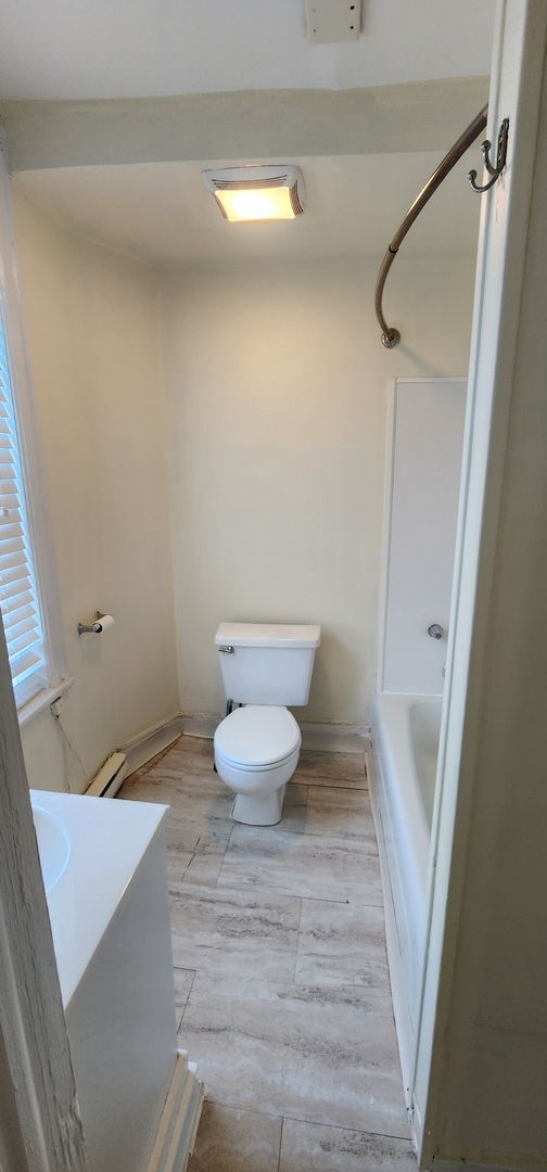 Building Photo - 33 S York Rd