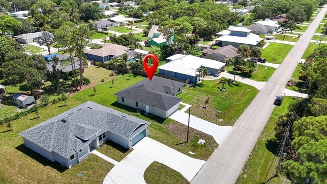 Building Photo - 5906 Hickory Dr