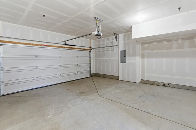 Building Photo - 12 Barton Ave