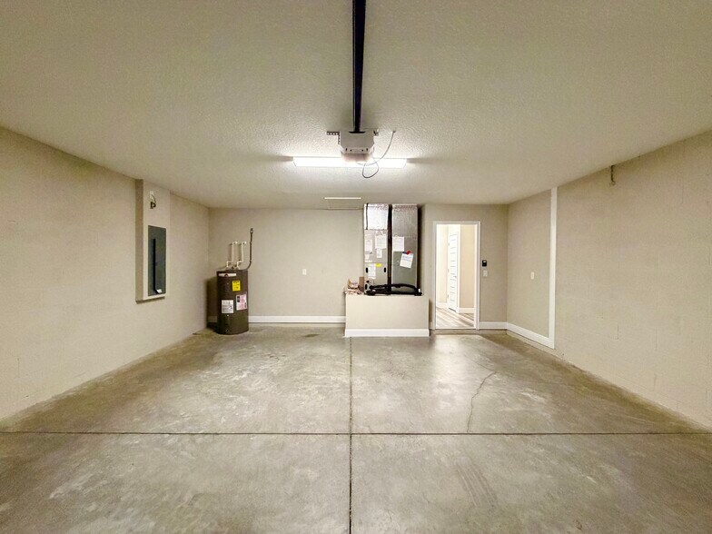 Building Photo - 210 Marion Oaks Ln