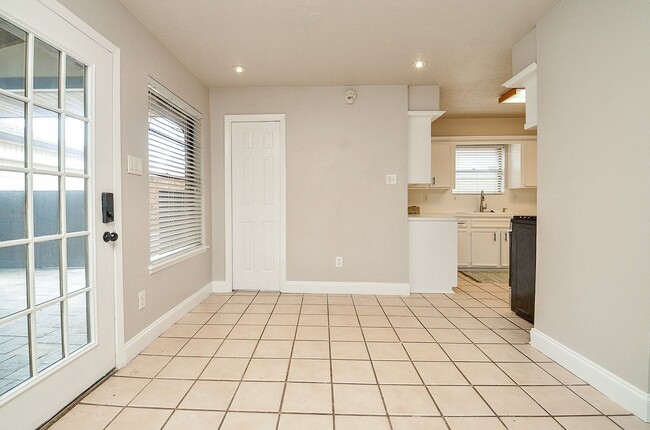 Building Photo - 2407 Sugar Mill Dr