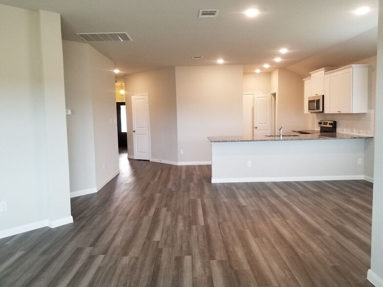 Building Photo - 210 Holland Pk