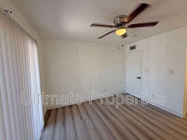 Building Photo - 1021 W Mission Ln
