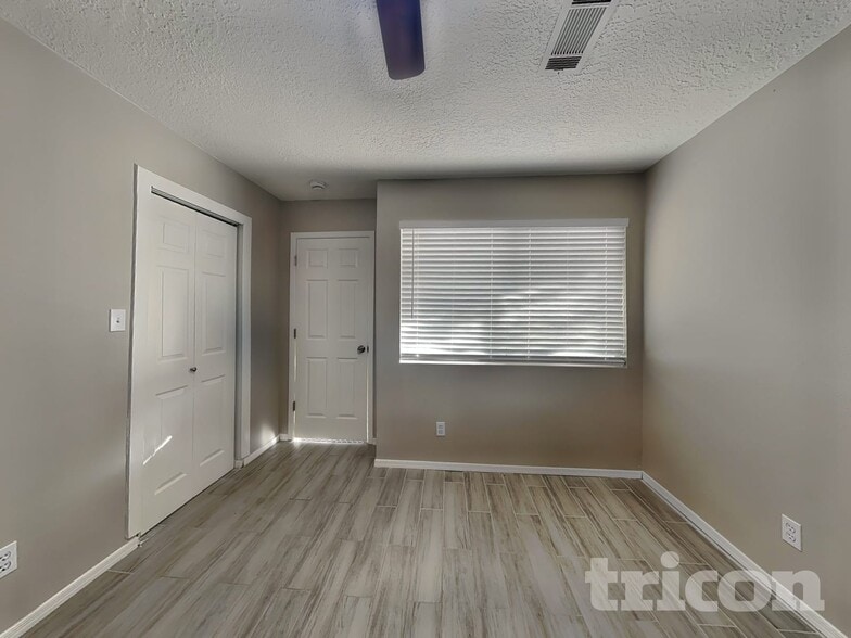 Building Photo - 848 Rebecca Ct NE