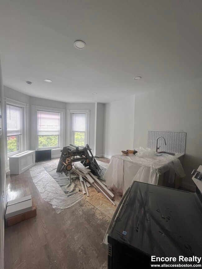 Building Photo - 225 Newbury St