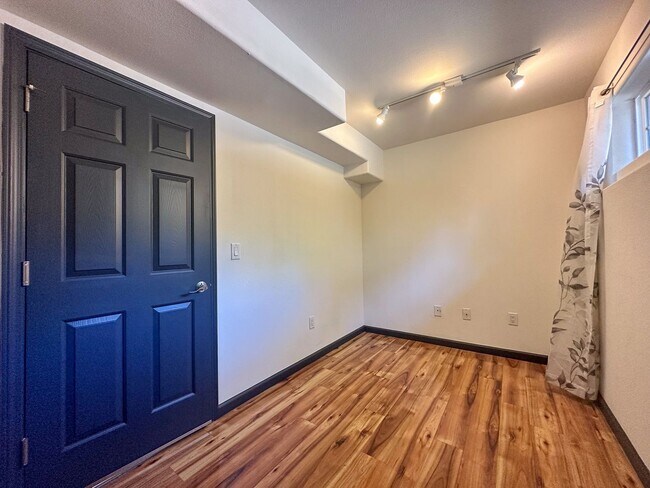 Building Photo - 630 Antioch Terrace