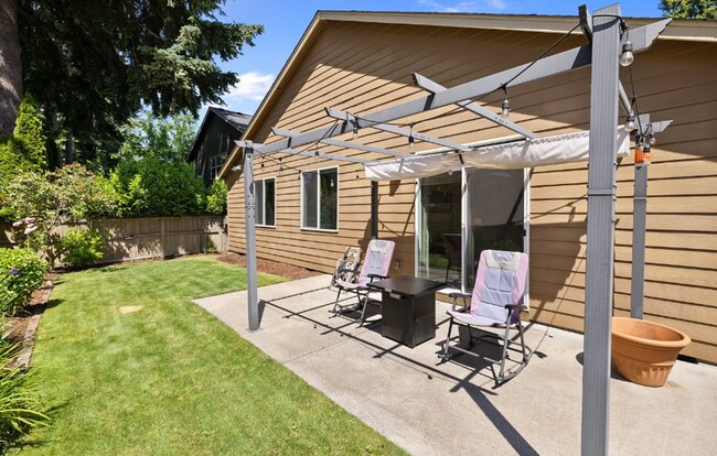 Building Photo - MUST SEE! Beautiful 3 Bedroom with Den, Ra...