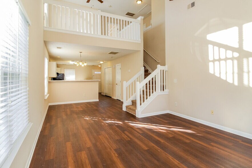 Building Photo - 640 Piermont Ct