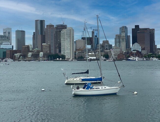 Building Photo - 126 Everett St