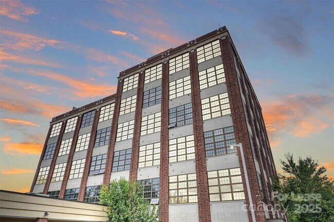 Building Photo - 715 N Graham St
