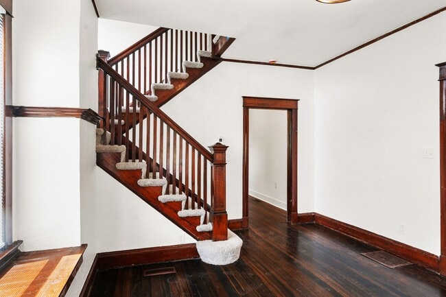 Building Photo - Charming 3-Bedroom Home with Spacious Layout and Bonus Utility Space