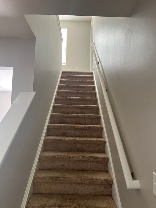 Building Photo - 3 bedroom, 2.5 bath home in Longs!