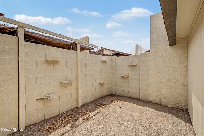Building Photo - 8711 E Latham St