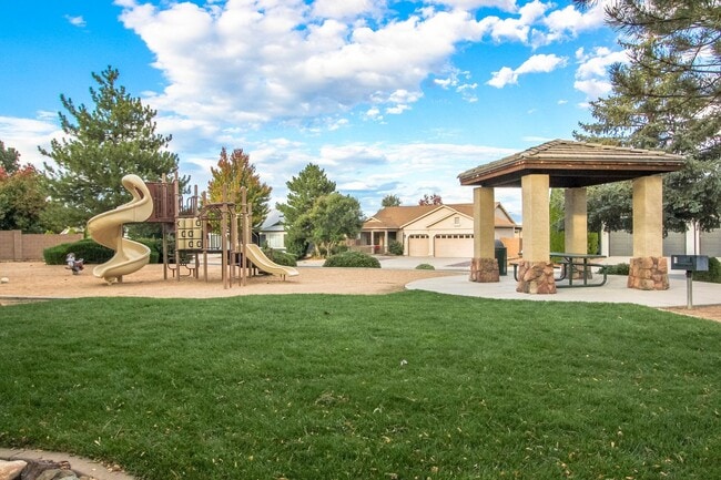 Building Photo - 3 Bedroom Home in Pronghorn Ranch