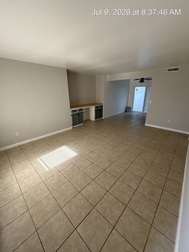 Building Photo - 3021