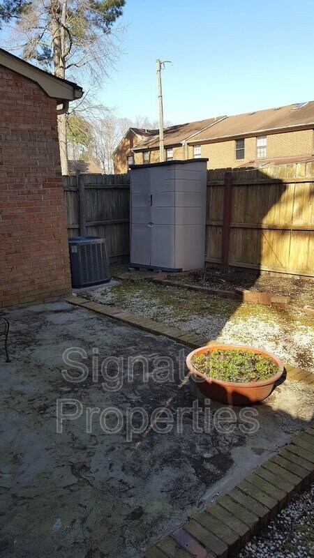 Building Photo - 369 Circuit Ln