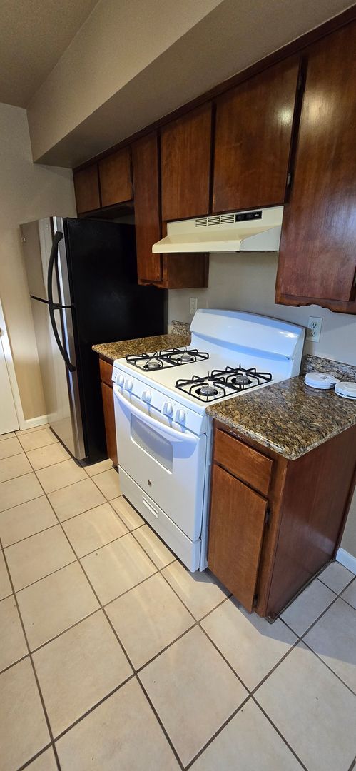 Building Photo - 2-bedroom 1 bath condo