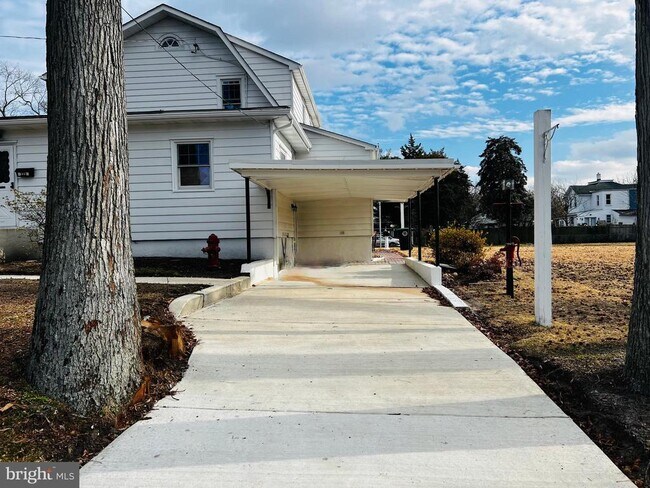 Building Photo - 222 Berlin Rd N