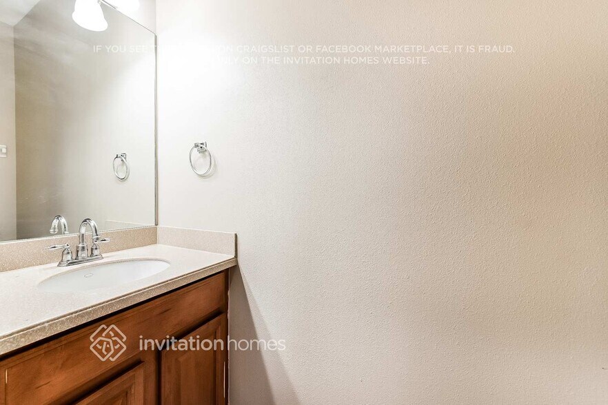 Building Photo - 10229 36th Ct E