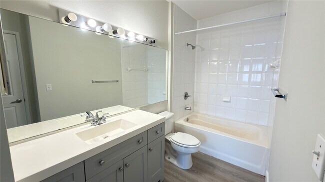 Building Photo - 8000 Nob Hl Rd