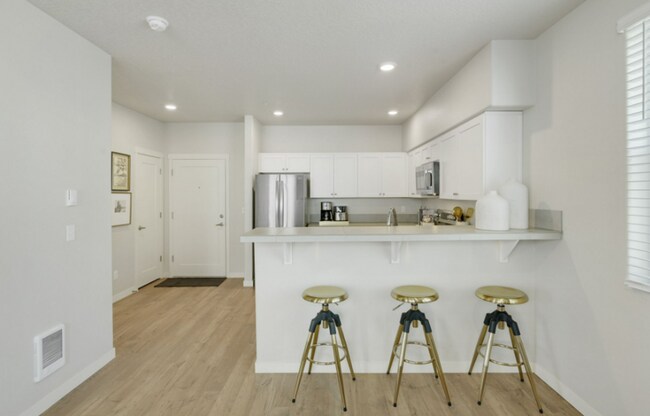 Building Photo - Modern Ground-Level Condo in River Terrace...