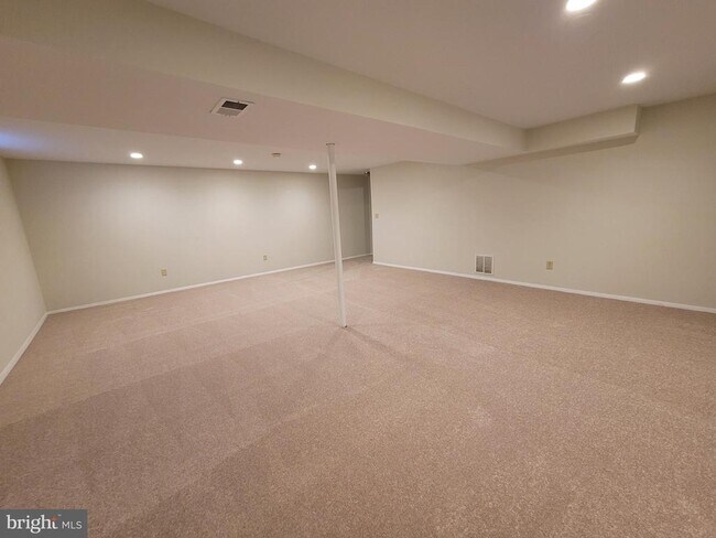 Building Photo - 6712 Grainary Ct