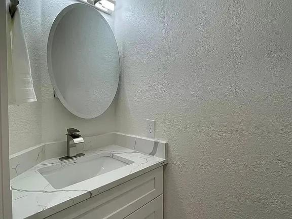 Building Photo - 2502 Tracy Cove